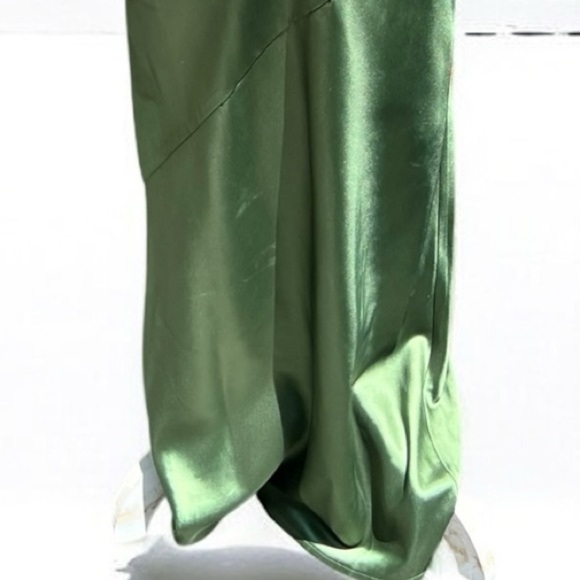 🌻Petal & Pup Selma Olive One-Shoulder Satin Evening Gown Size Medium (8-10) - Picture 12 of 12
